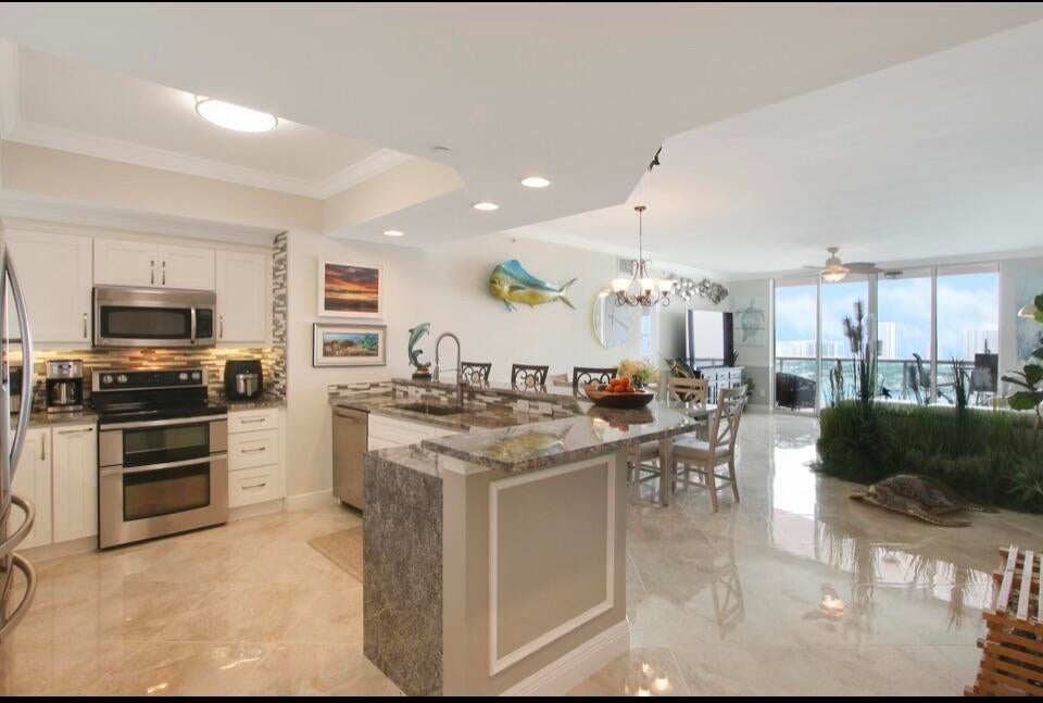 2640 LAKE SHORE Drive 2311