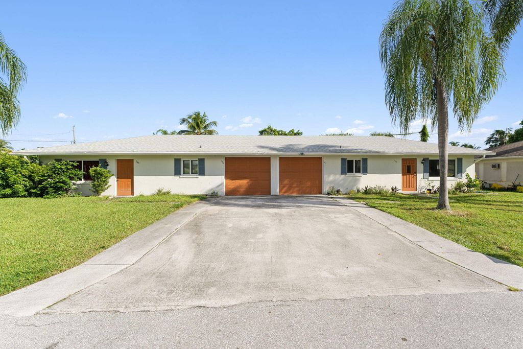 Photo of 141 SW 8th Avenue, Boynton Beach, FL 33435 (MLS # R11026922)