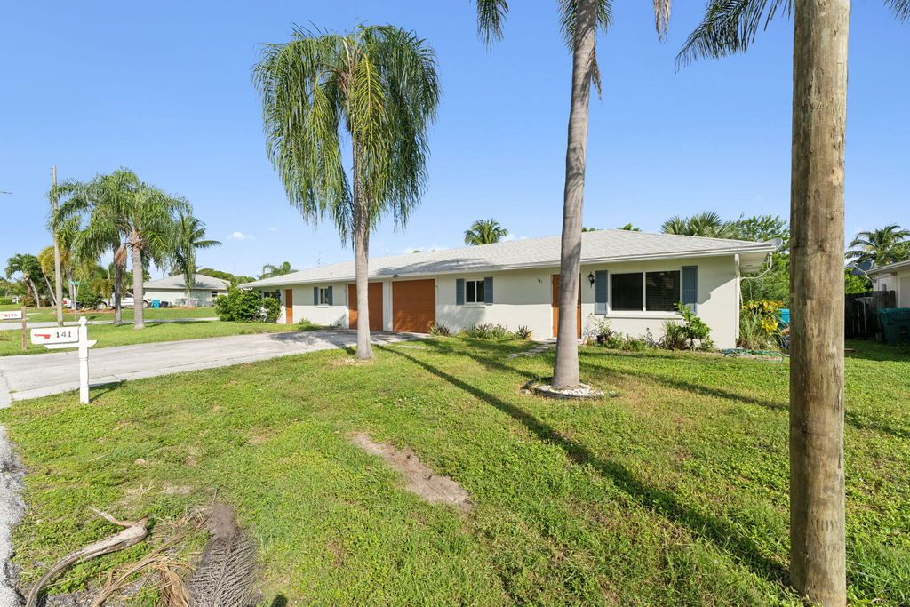 Photo of 141 SW 8th Avenue, Boynton Beach, FL 33435 (MLS # R11026922)