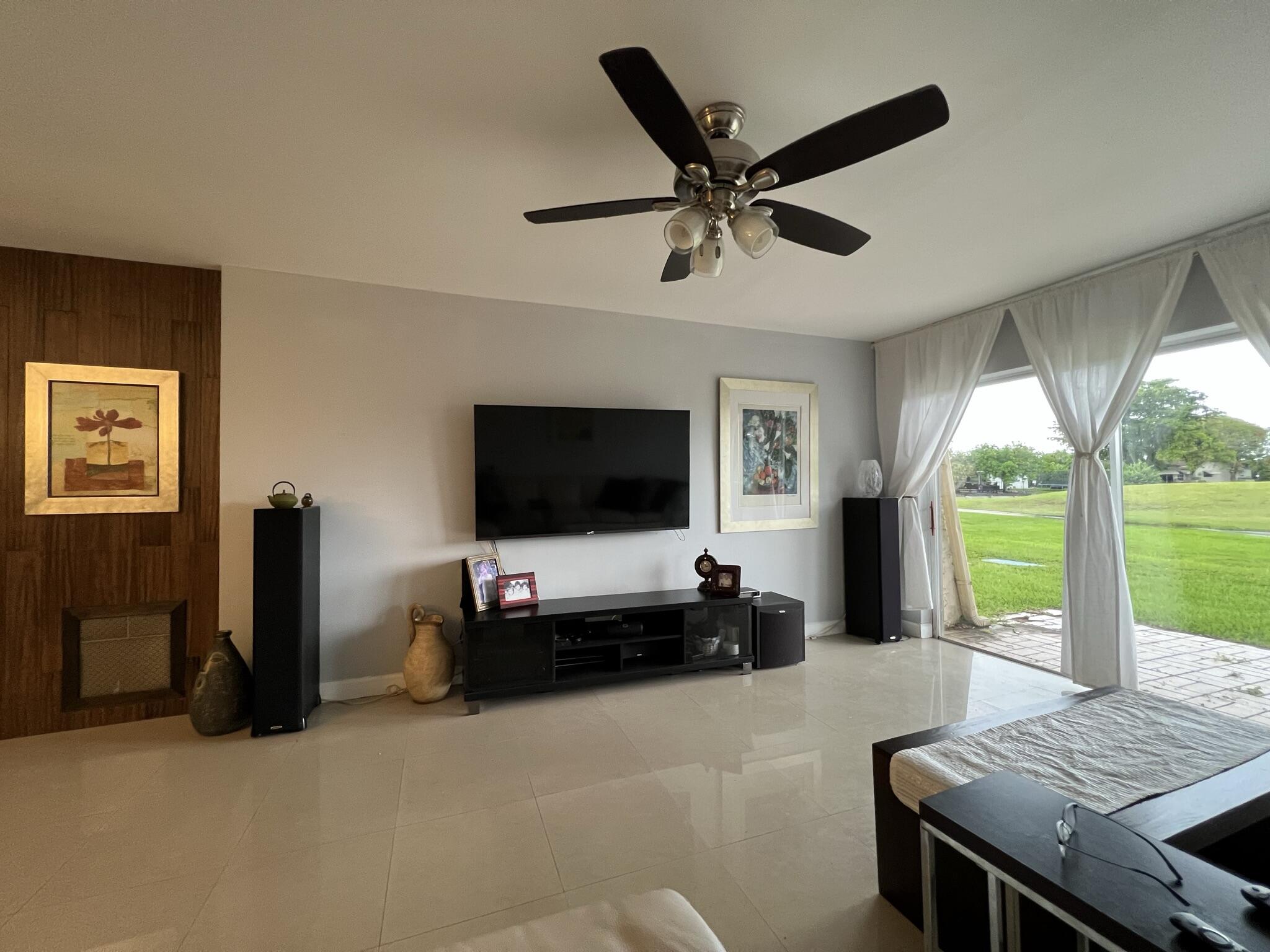 SPYGLASS CONDOMINIUM 1 - Residential