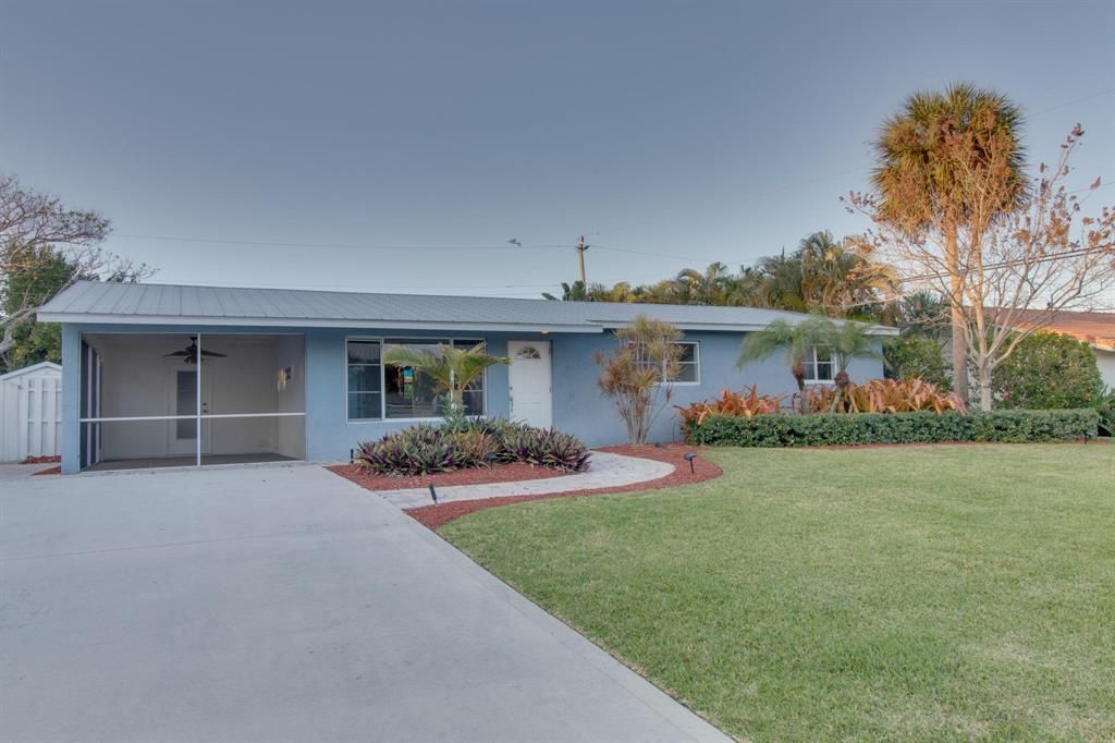 Photo of 105 Beverly Road W, Jupiter, FL 33469 (MLS # R10702862)