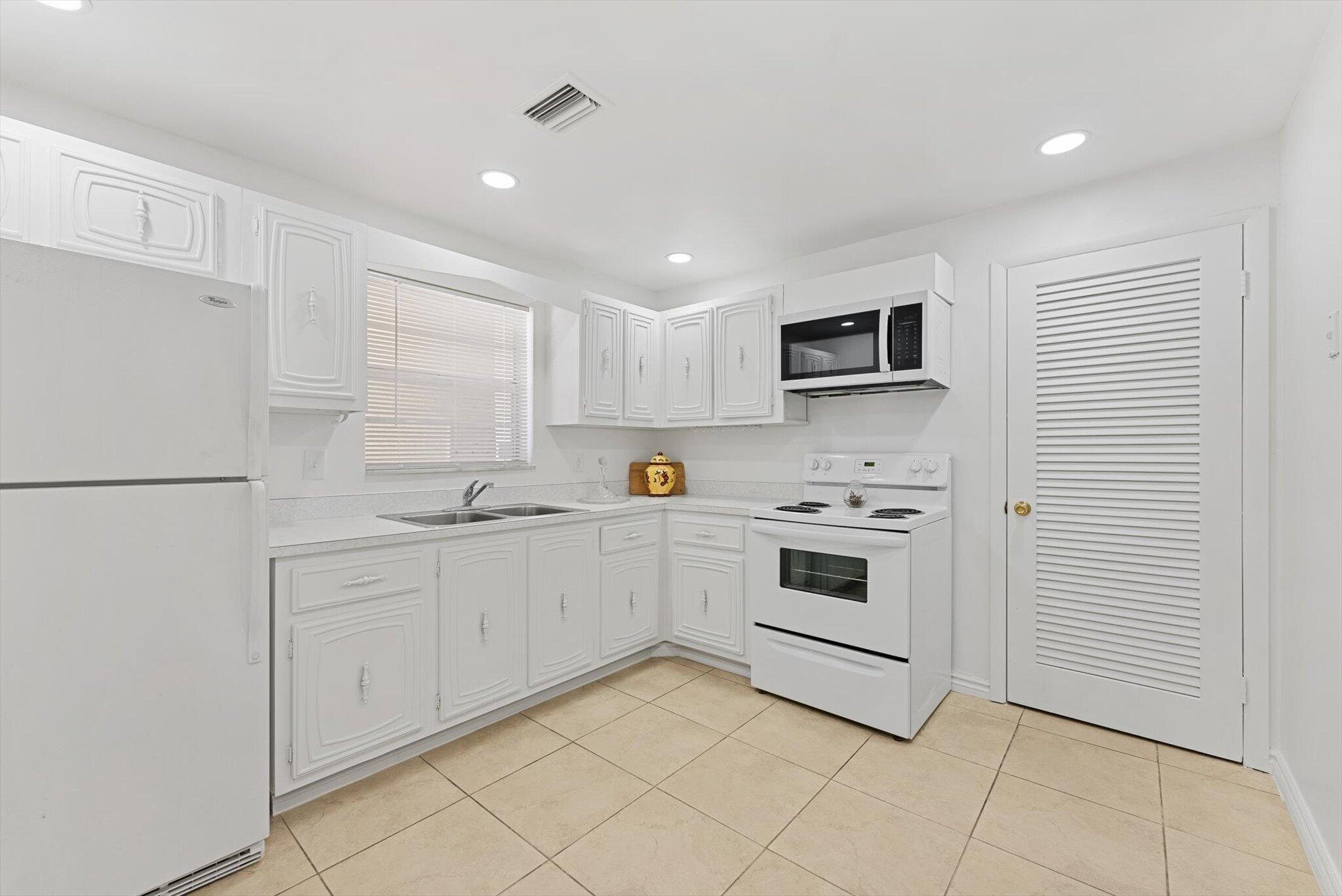 10821 N Military Trail 19