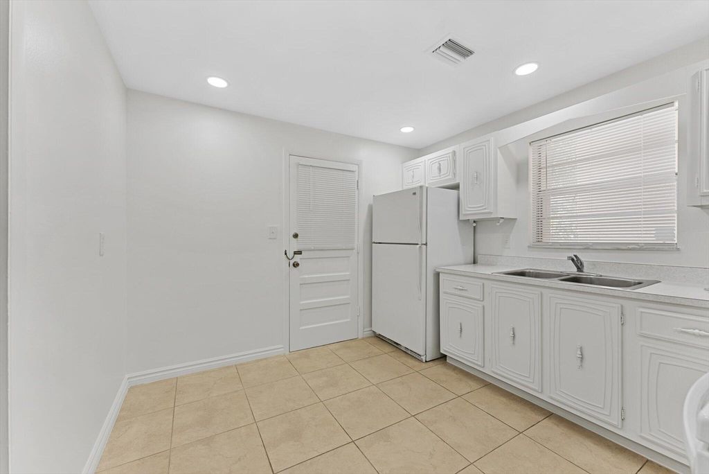 Photo of 10821 N Military Trail #19, Palm Beach Gardens, FL 33410 (MLS # R11082338)