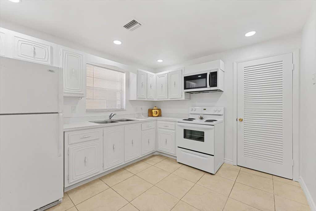 Photo of 10821 N Military Trail #19, Palm Beach Gardens, FL 33410 (MLS # R11082338)