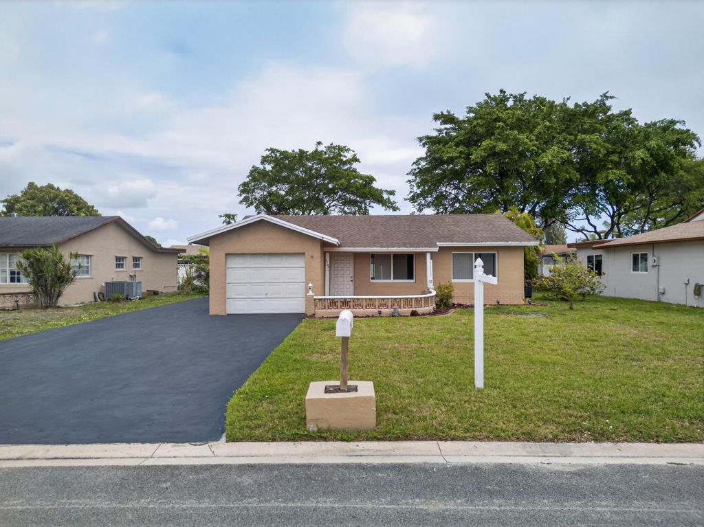 Photo of 8104 NW 94th Avenue, Tamarac, FL 33321 (MLS # B26011413)