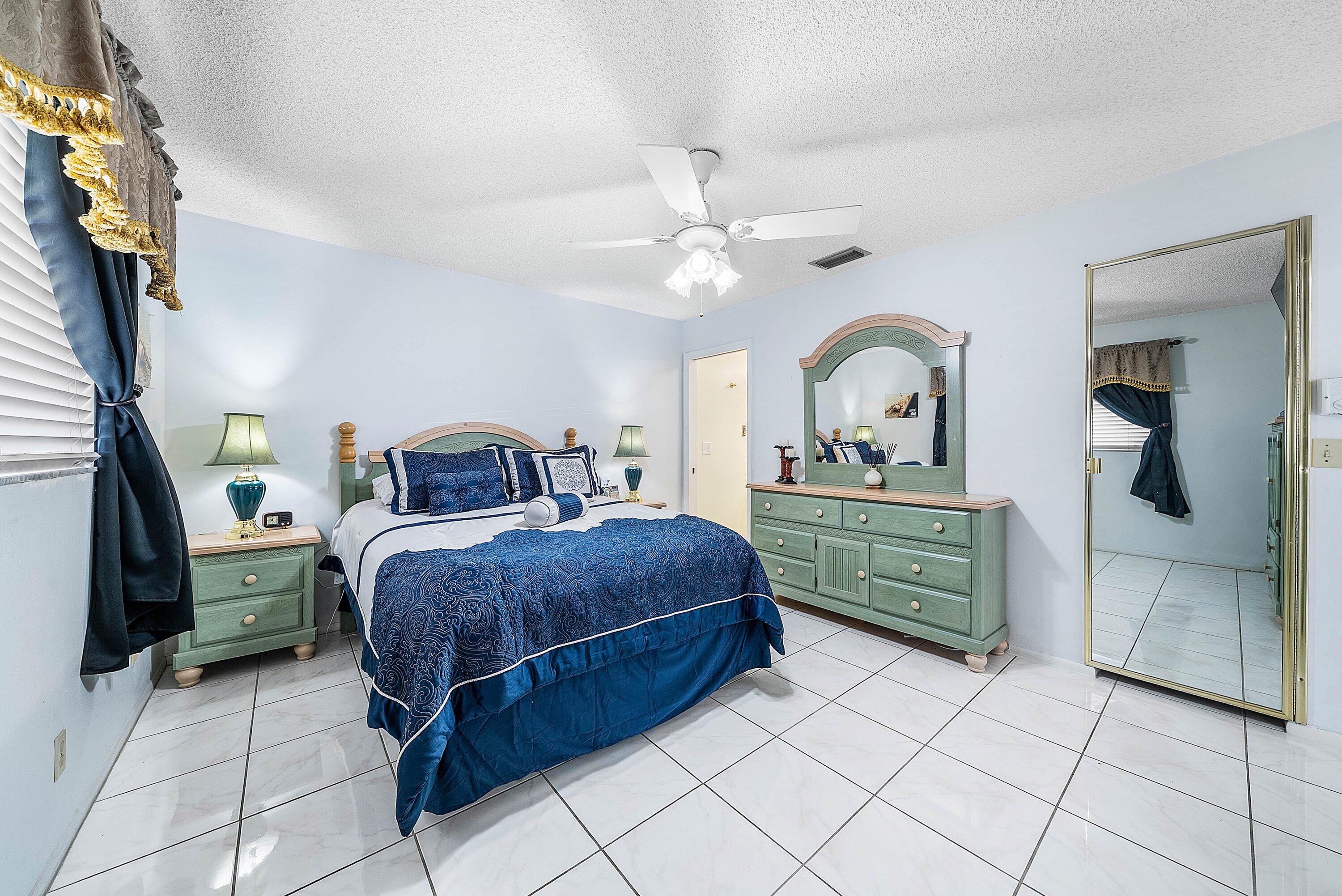 CRESTHAVEN CONDO TOWNHOMES SEC 3 - Residential