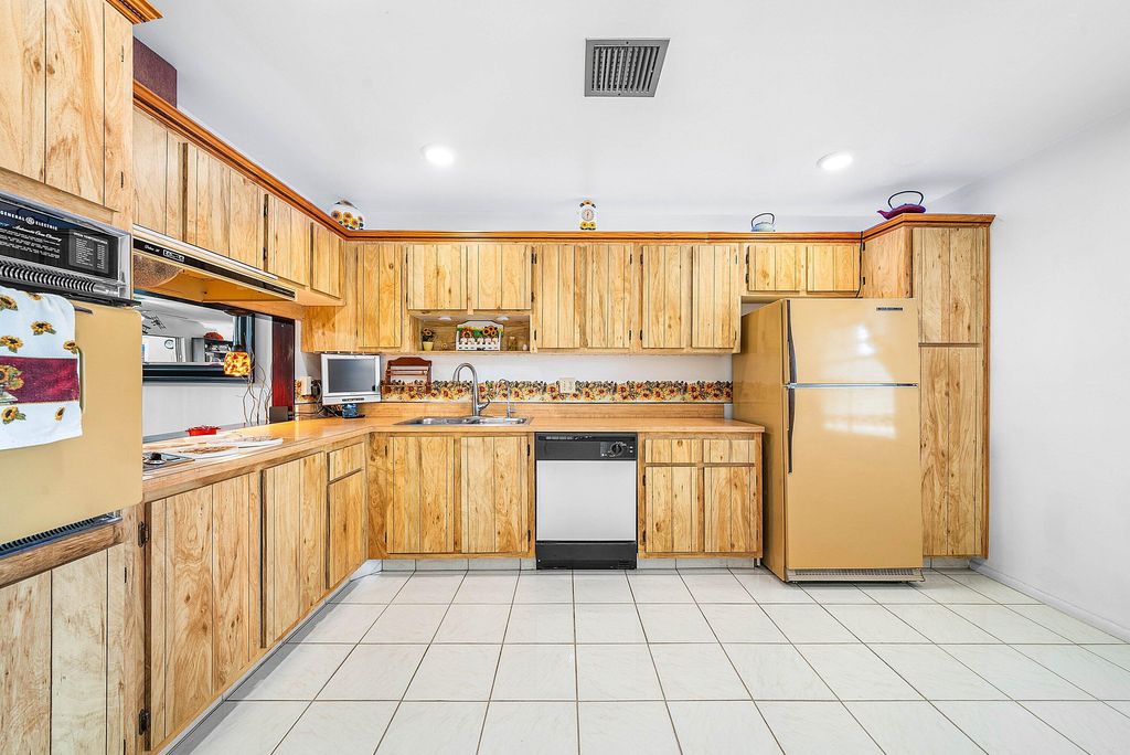 Photo of 5730 Fernley Drive E #23, West Palm Beach, FL 33415 (MLS # R11168412)