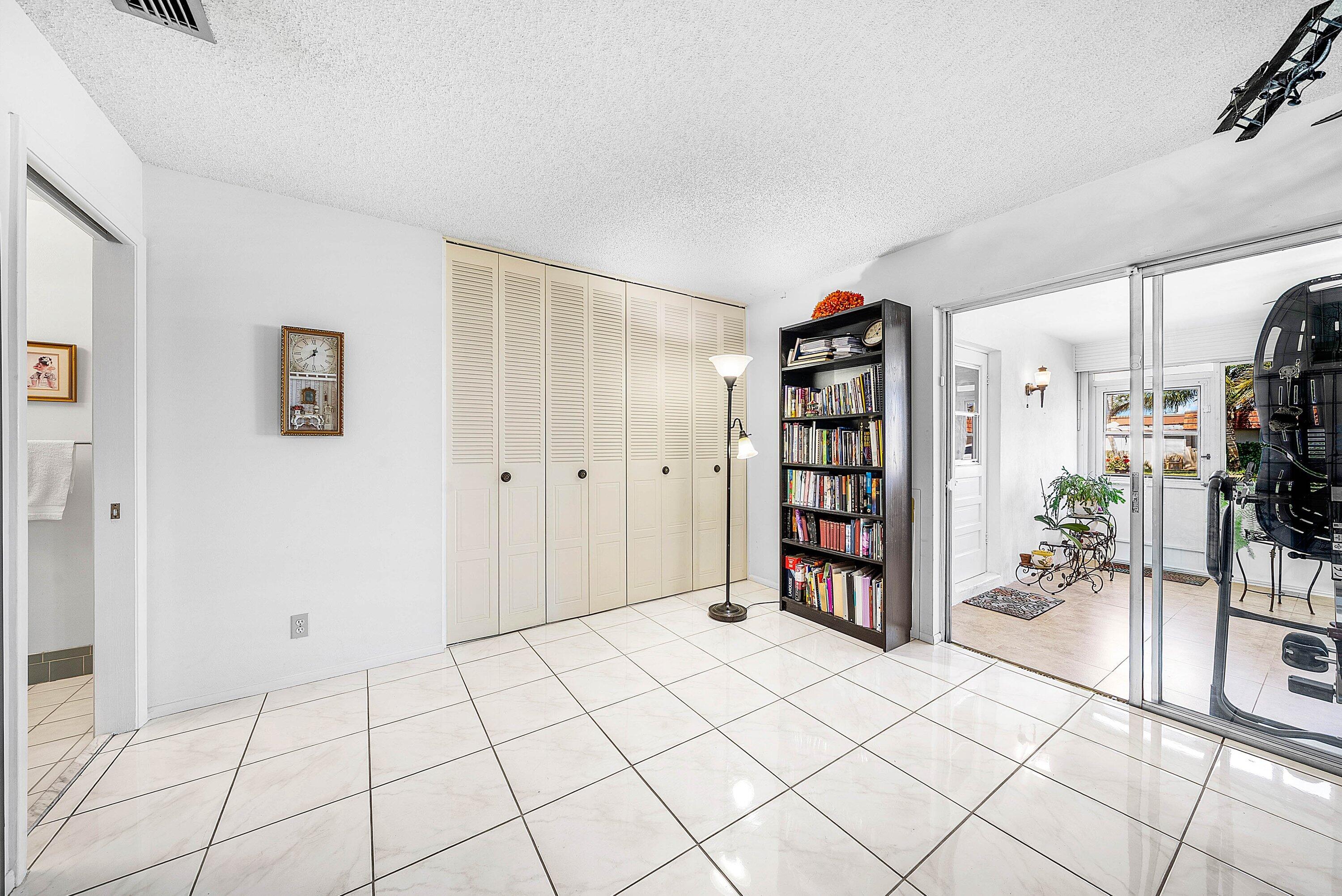 CRESTHAVEN CONDO TOWNHOMES SEC 3 - Residential