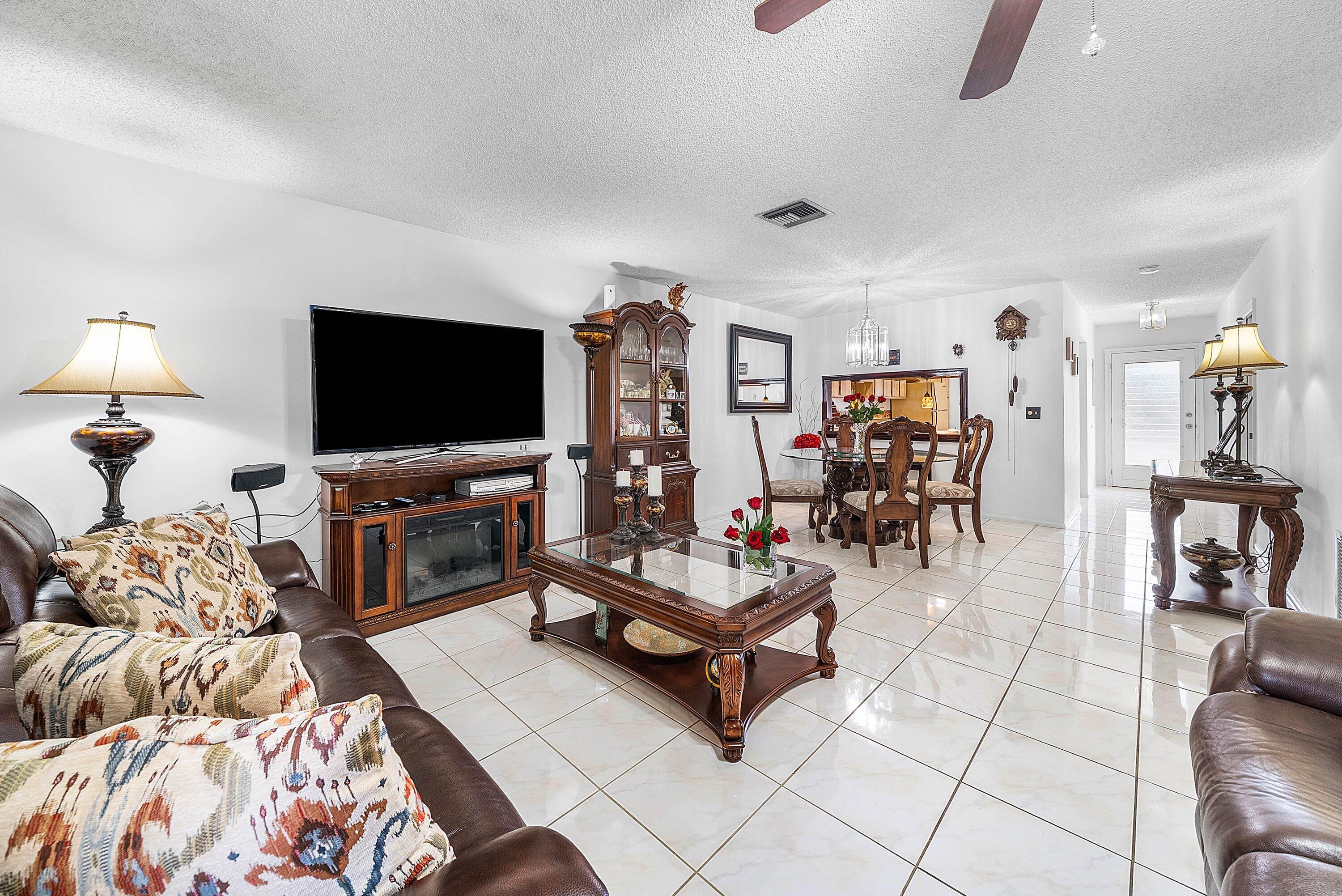 CRESTHAVEN CONDO TOWNHOMES SEC 3 - Residential