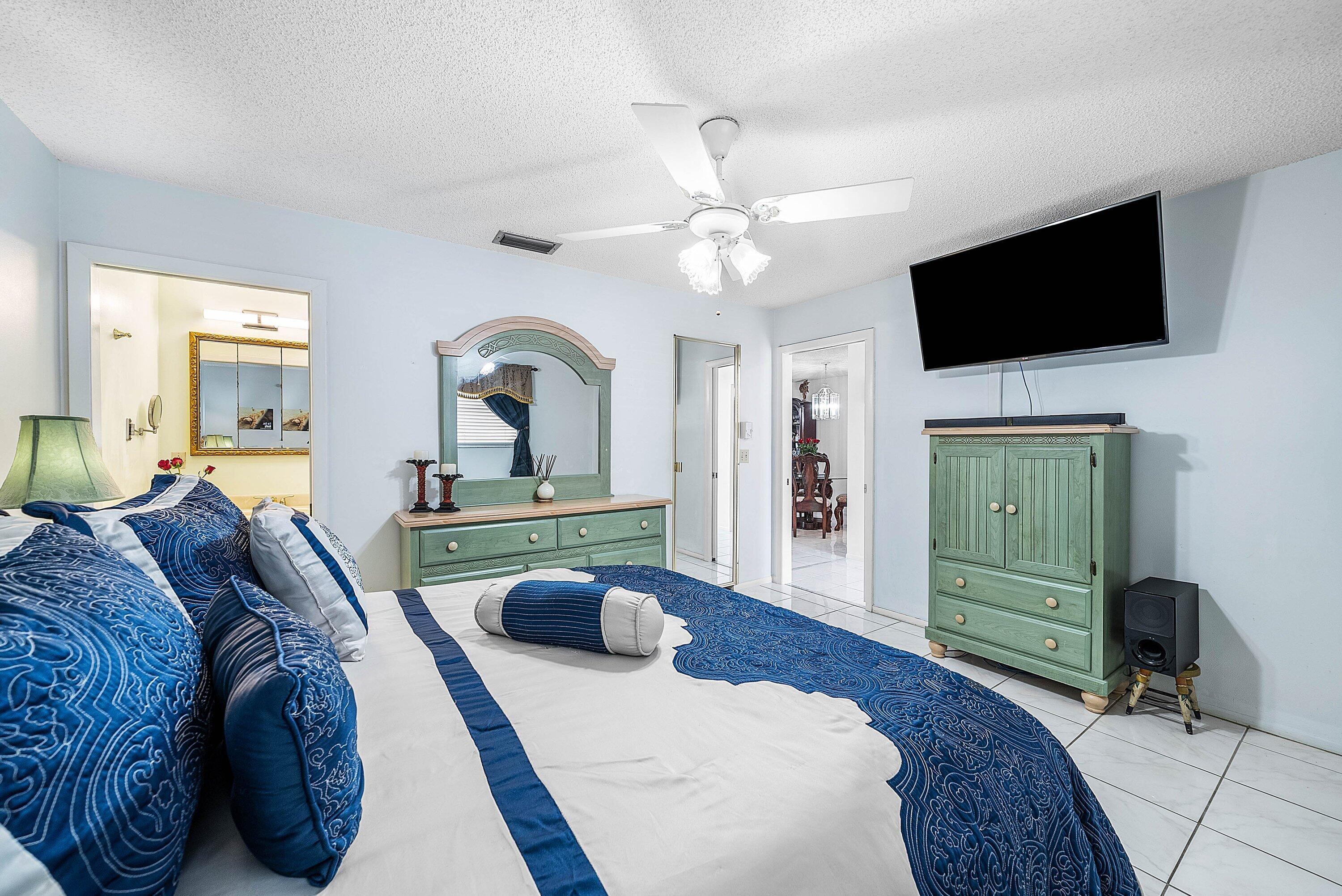 CRESTHAVEN CONDO TOWNHOMES SEC 3 - Residential