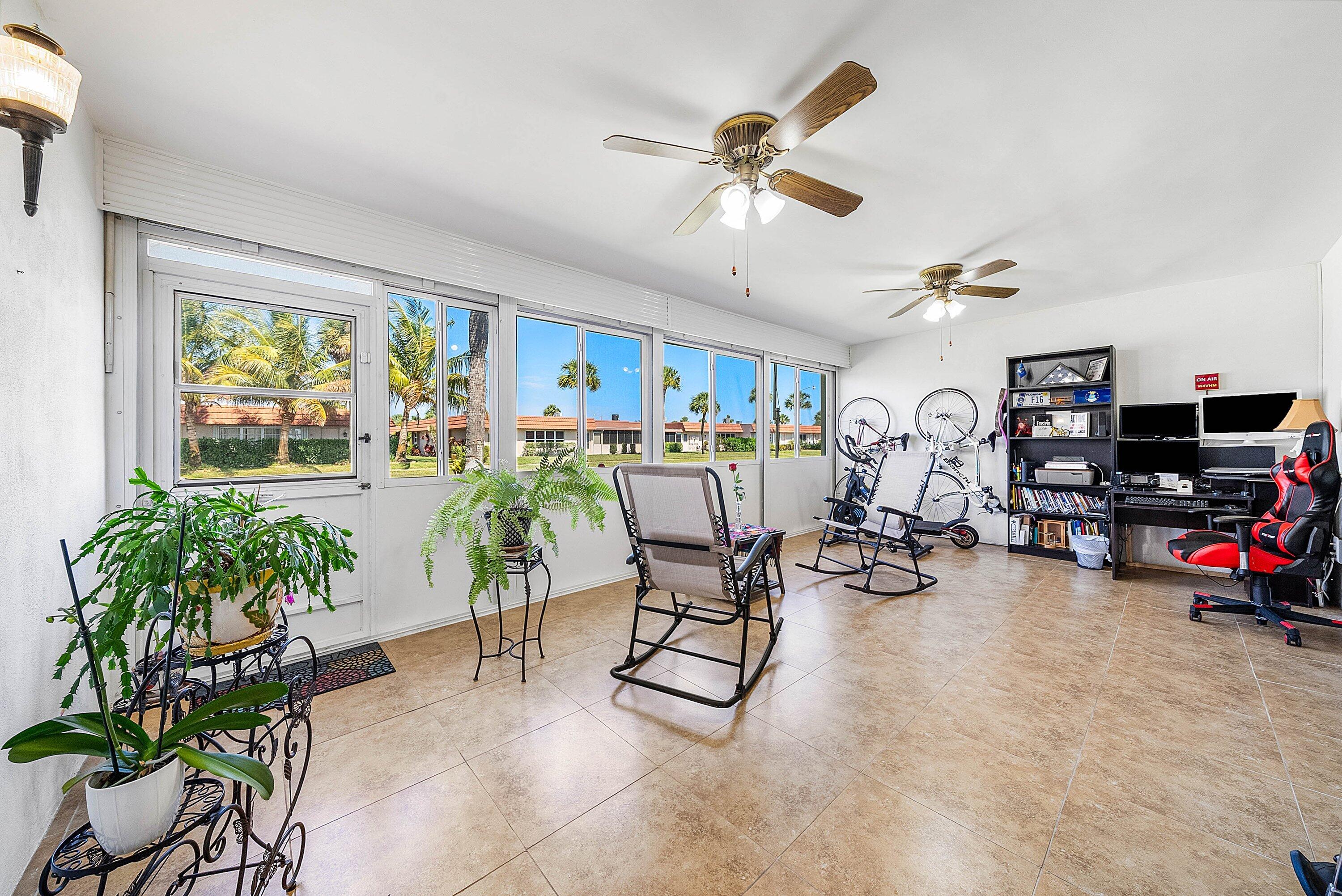 CRESTHAVEN CONDO TOWNHOMES SEC 3 - Residential