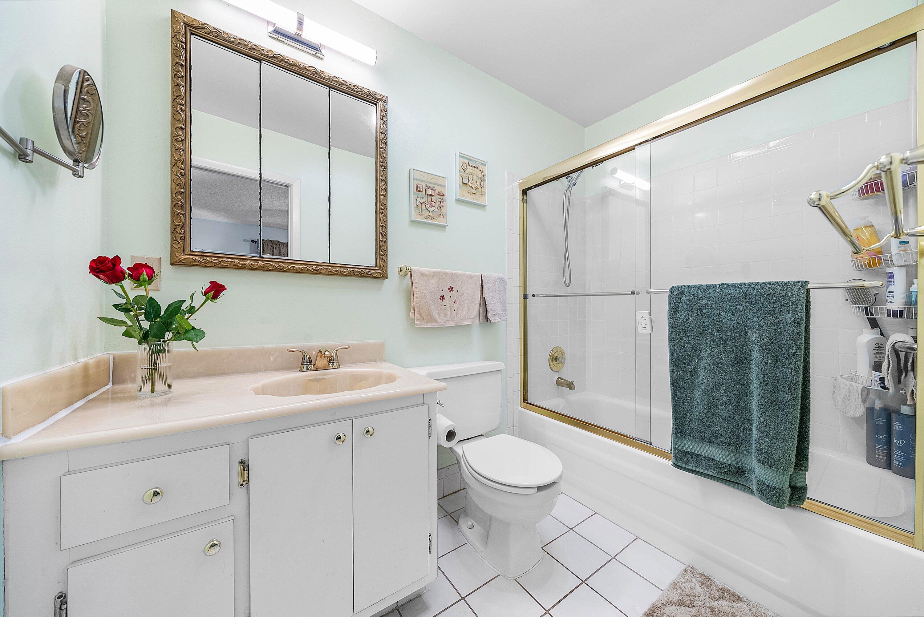 CRESTHAVEN CONDO TOWNHOMES SEC 3 - Residential