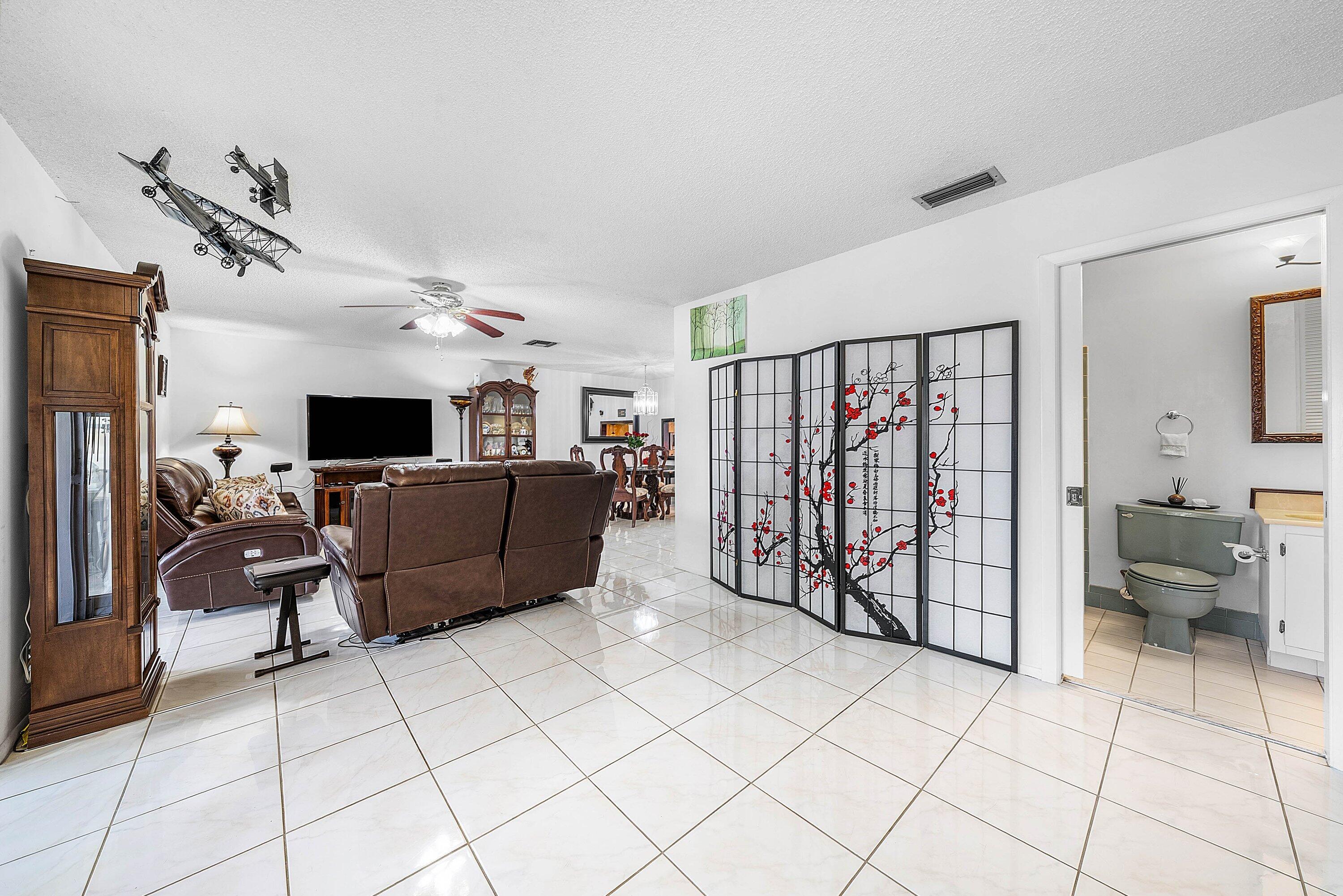 CRESTHAVEN CONDO TOWNHOMES SEC 3 - Residential