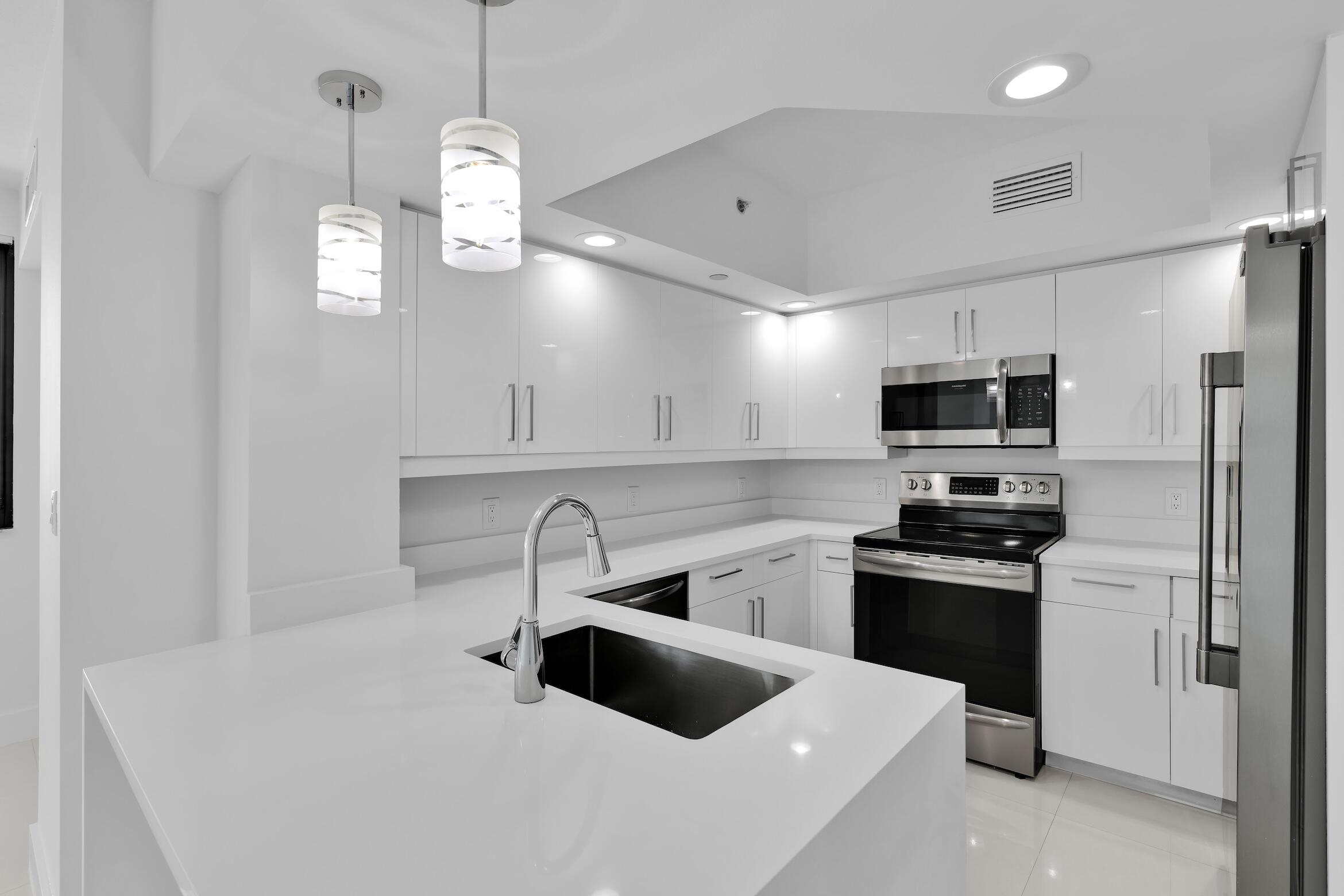 100 N Federal Highway 1004