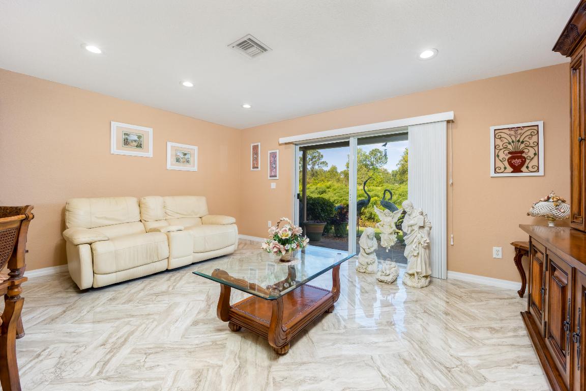 2974 SE Lexington Lakes Drive