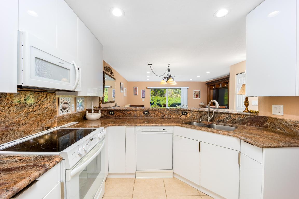 2974 SE Lexington Lakes Drive