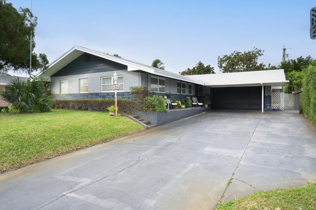 Photo of 509 Virgina Drive, Lake Worth Beach, FL 33461 (MLS # R10942373)