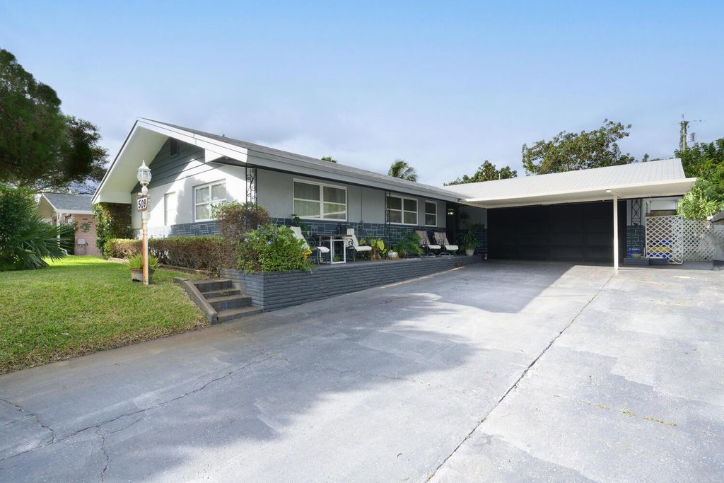 Photo of 509 Virgina Drive, Lake Worth Beach, FL 33461 (MLS # R10942373)