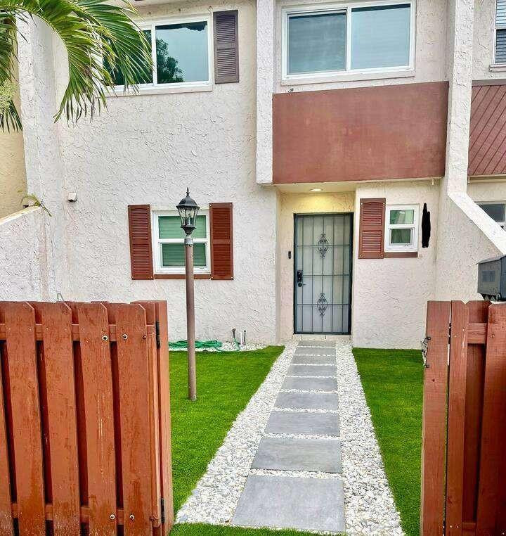 Palm-Aire Village Sec 3 - Residential Lease