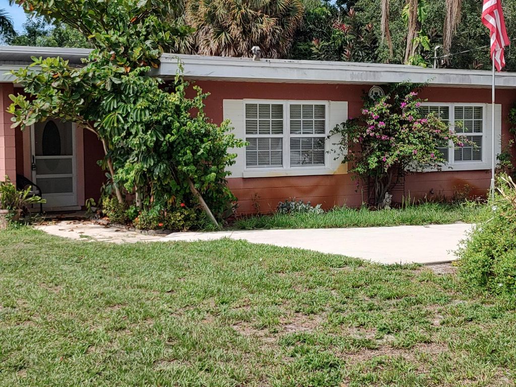 Photo of 897 SW 28th Street, Palm City, FL 34990 (MLS # R10983404)