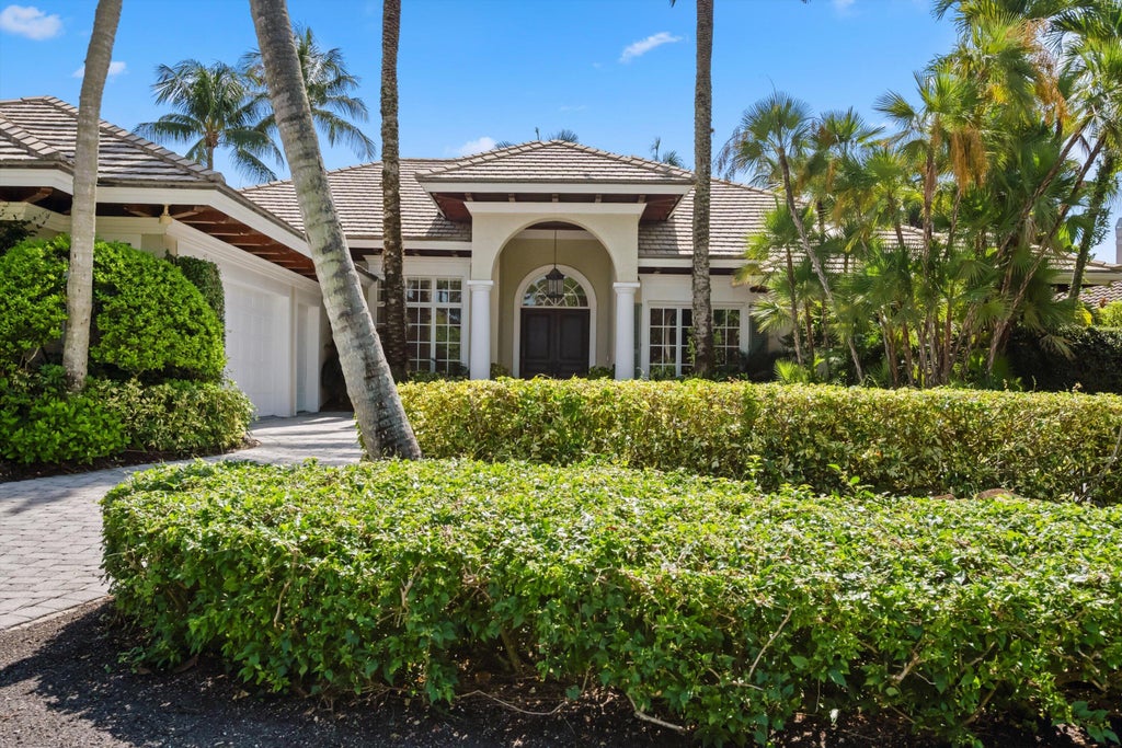 Photo of 252 Locha Drive, Jupiter, FL 33458 (MLS # B26079774)