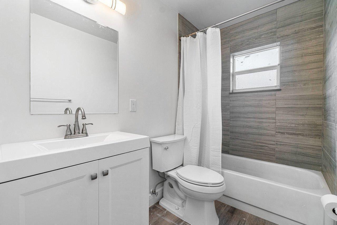 PALM BEACH FARMS CO 3 - Residential Lease