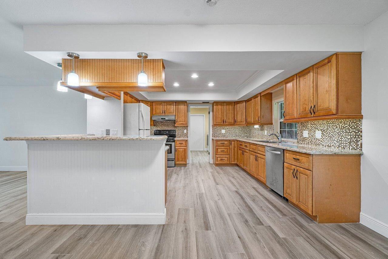 PALM BEACH FARMS CO 3 - Residential Lease