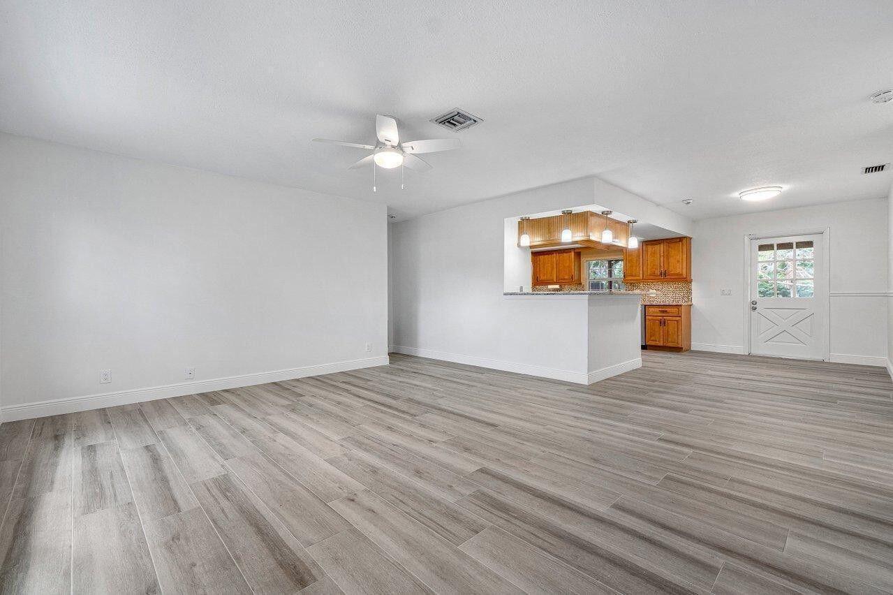 PALM BEACH FARMS CO 3 - Residential Lease