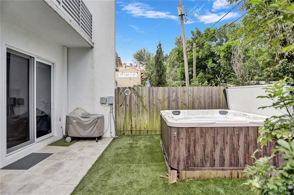 Tarpon River - Residential