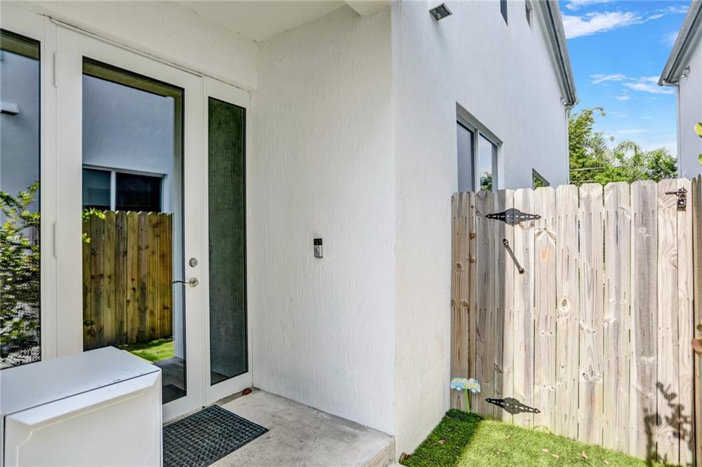 Tarpon River - Residential