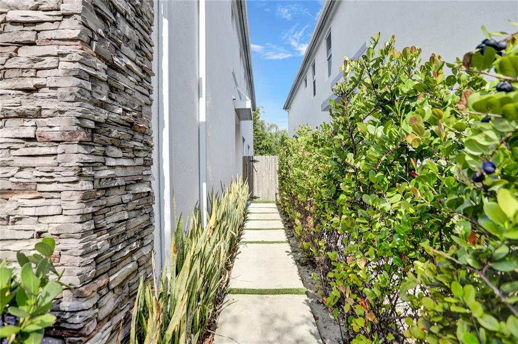 Tarpon River - Residential