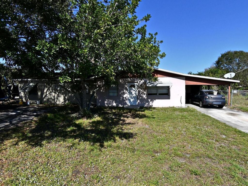 Photo of 2626 S 29th Street, Fort Pierce, FL 34981 (MLS # R11013696)
