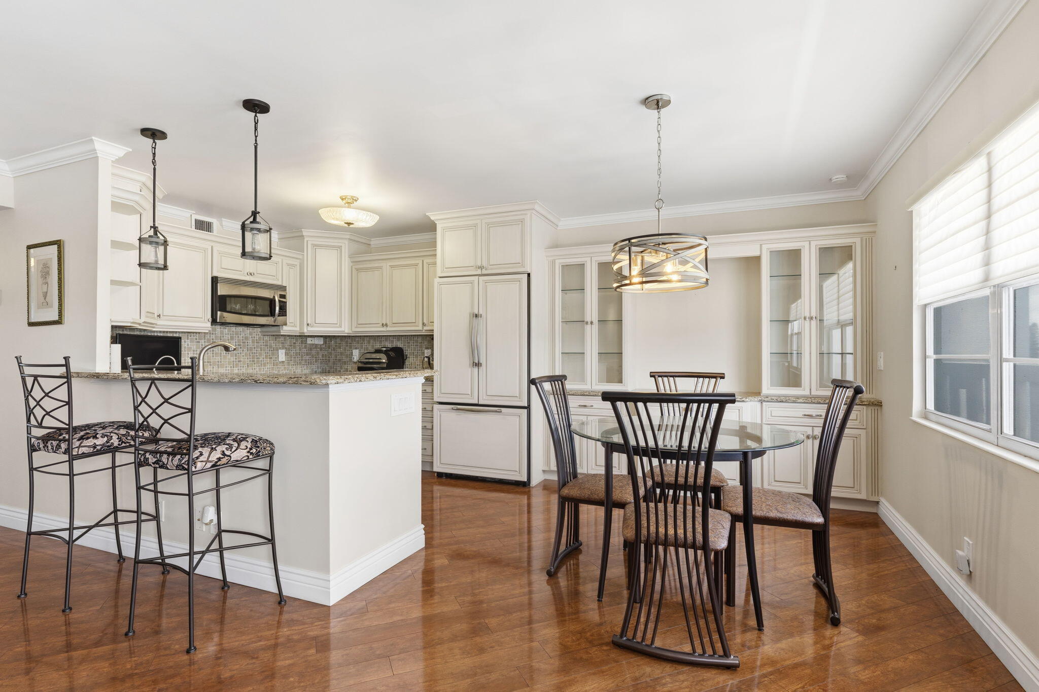 4037 Ainslie C