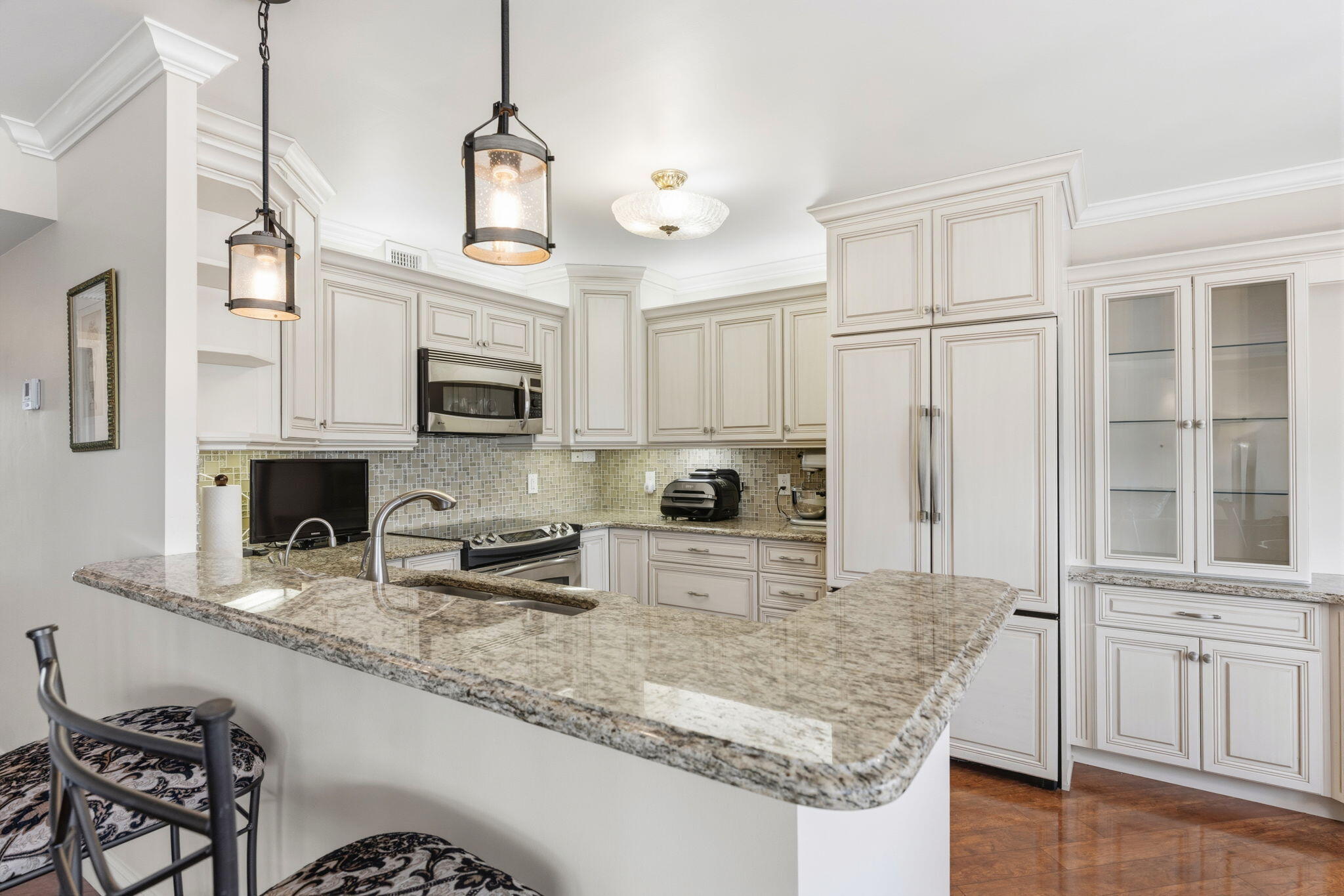 4037 Ainslie C