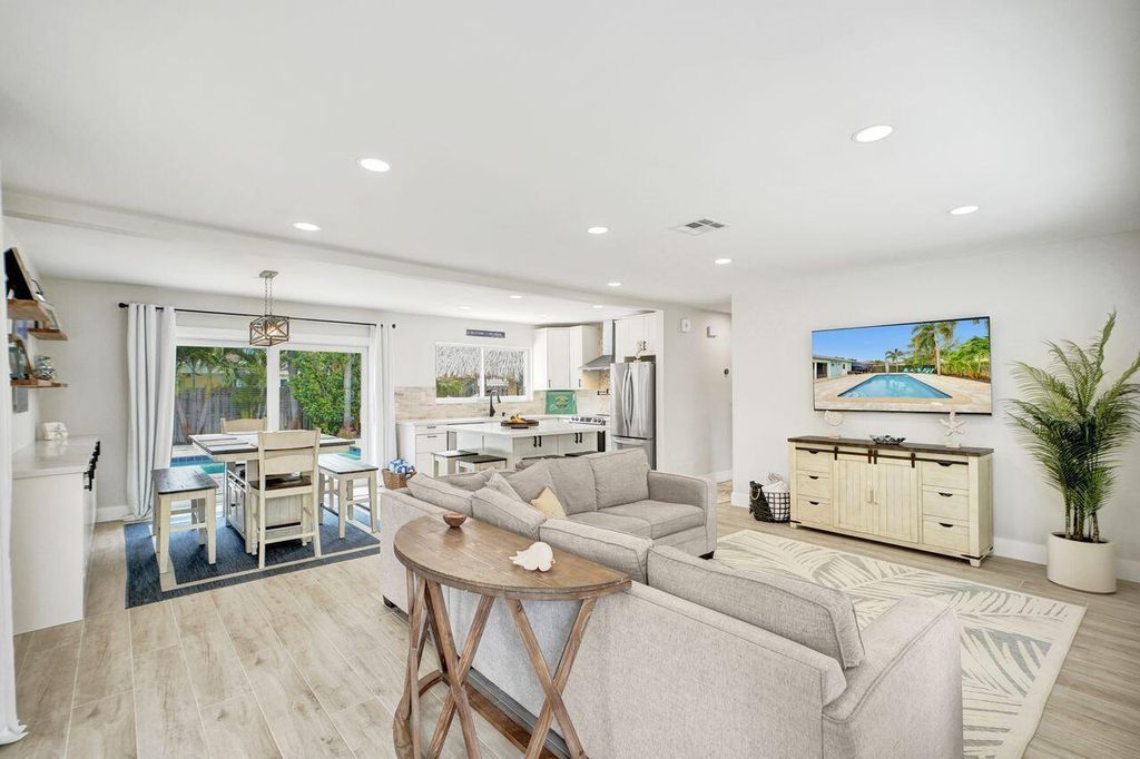 Photo of 275 SW 14th Street, Pompano Beach, FL 33060 (MLS # B26016978)