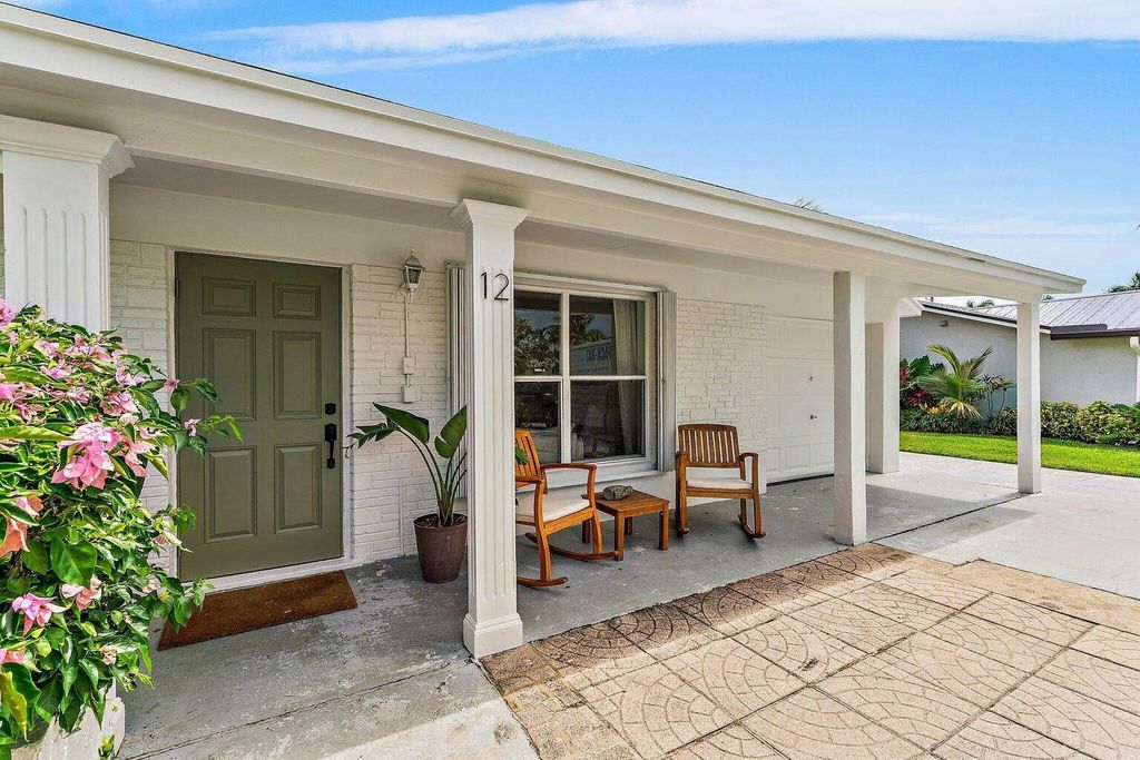 Photo of 12 Pineview Road, Jupiter, FL 33469 (MLS # R11100995)