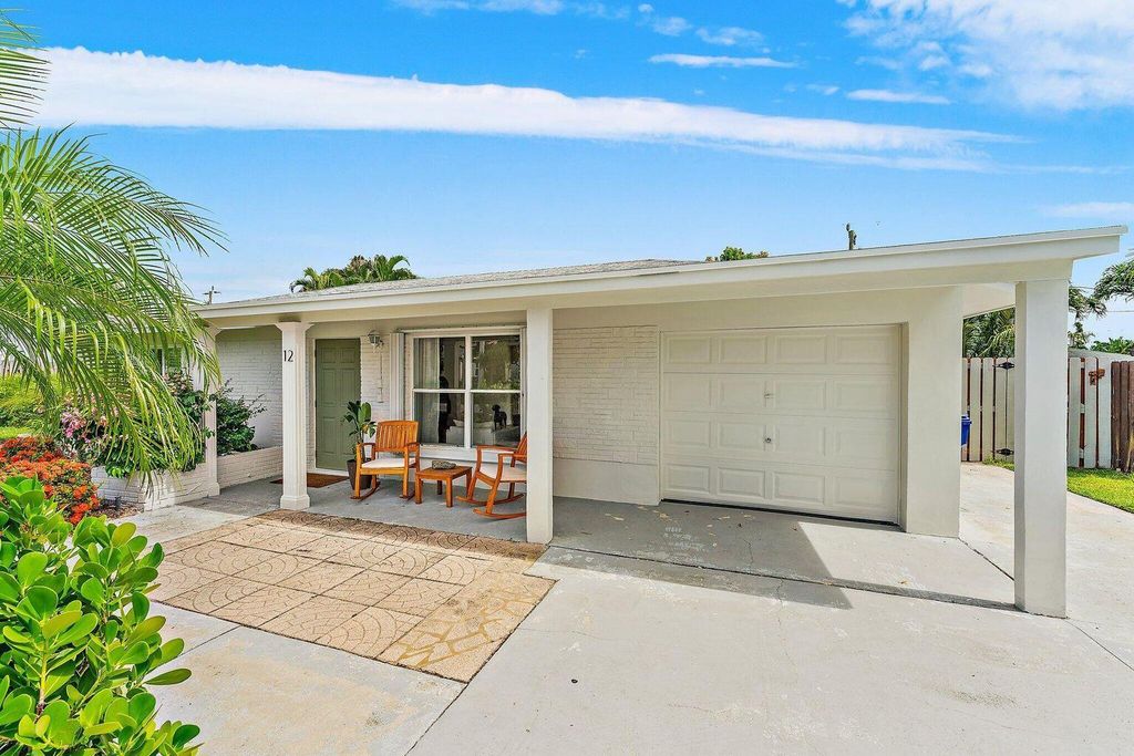 Photo of 12 Pineview Road, Jupiter, FL 33469 (MLS # R11100995)