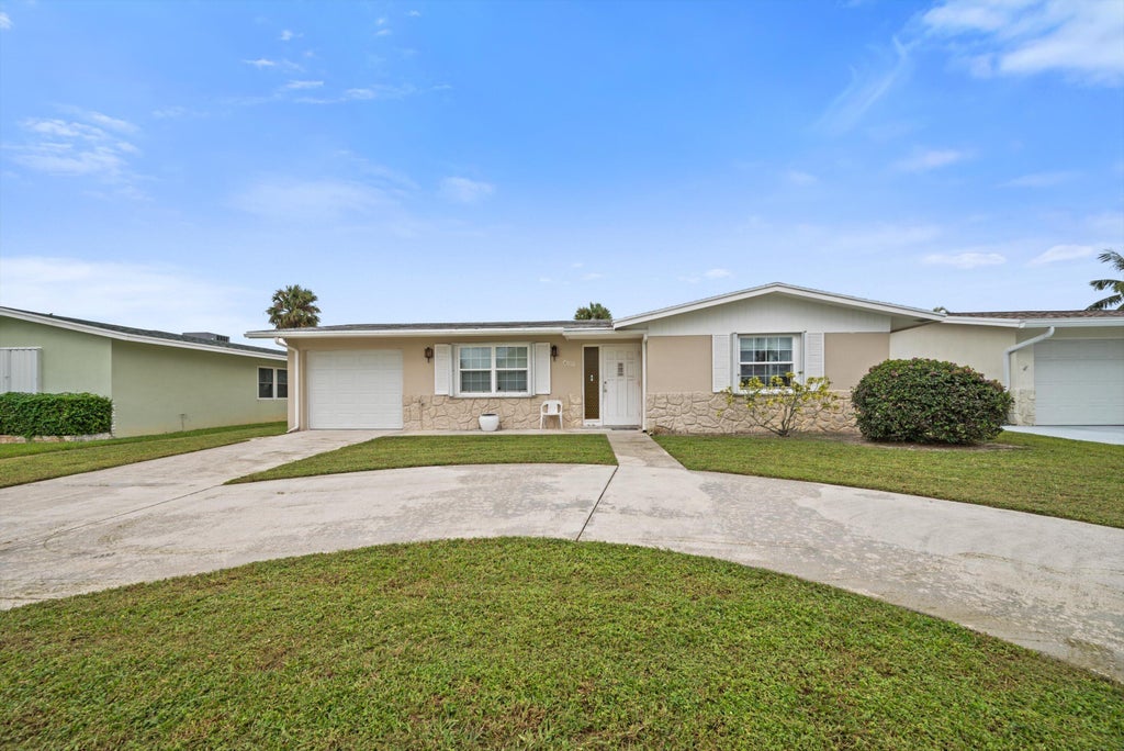 Photo of 400 Riverside Drive, Palm Beach Gardens, FL 33410 (MLS # R11035562)