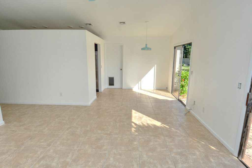 Photo of 1808 SE Monroe Street, Stuart, FL 34997 (MLS # R10941636)