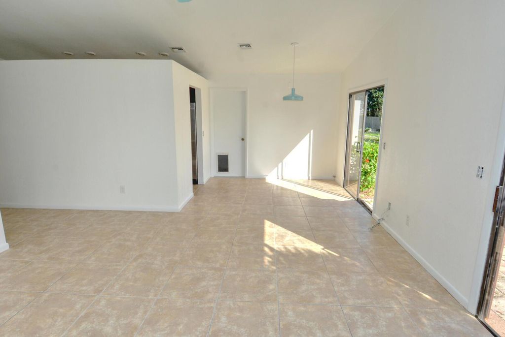 Photo of 1808 SE Monroe Street, Stuart, FL 34997 (MLS # R10941636)