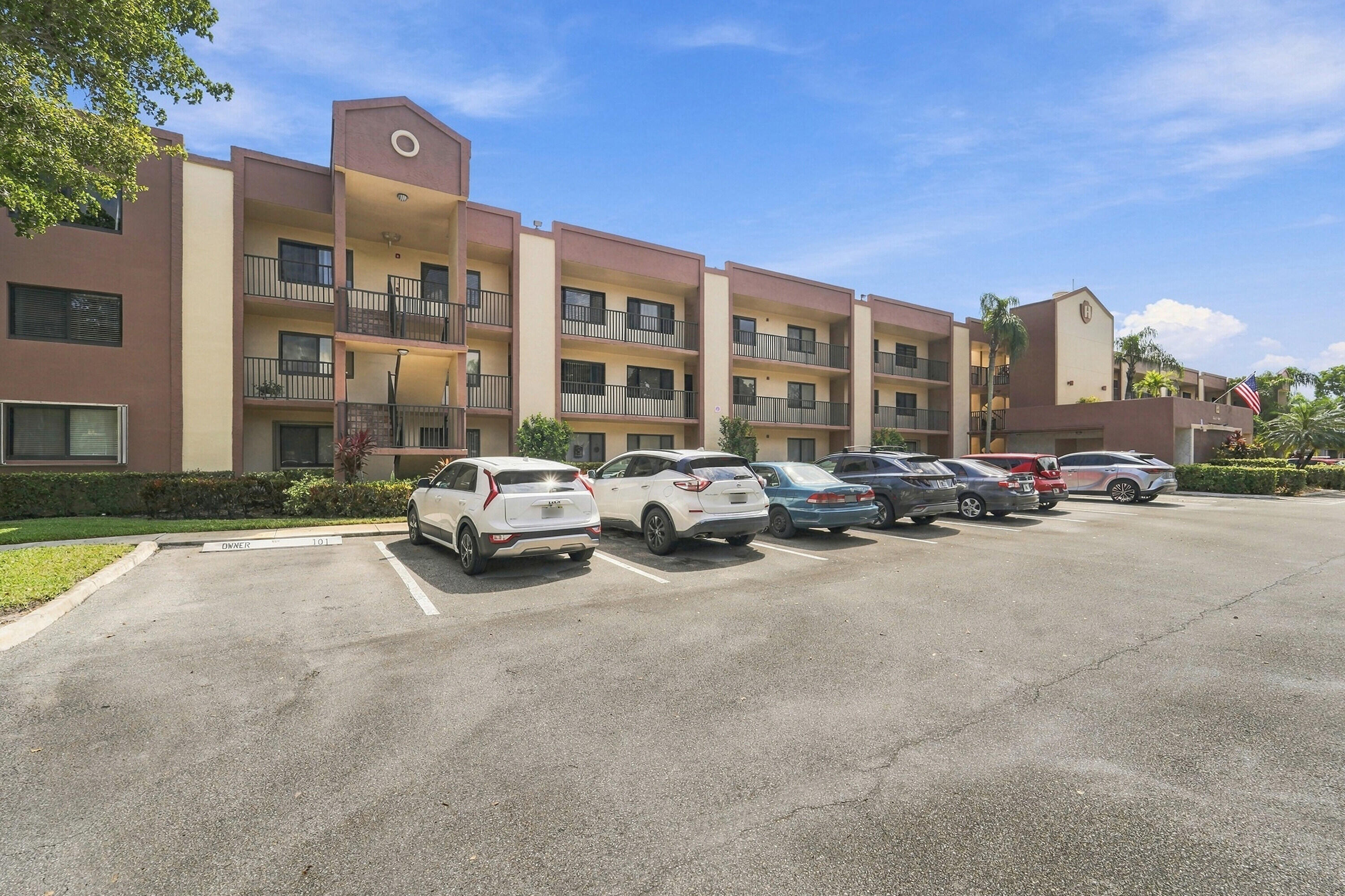 10607 W CLAIRMONT Circle 109