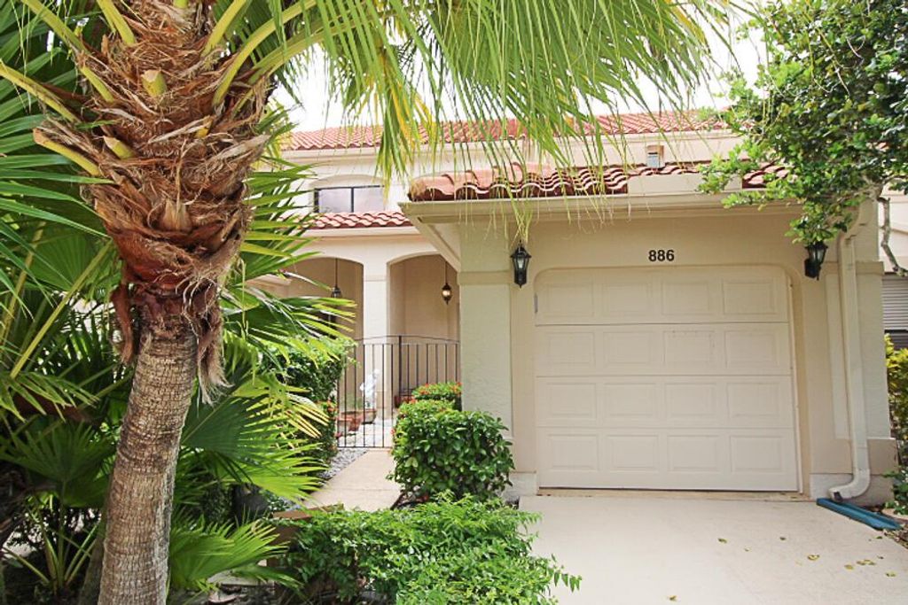 Photo of 886 Windermere Way, Palm Beach Gardens, FL 33418 (MLS # R10922448)