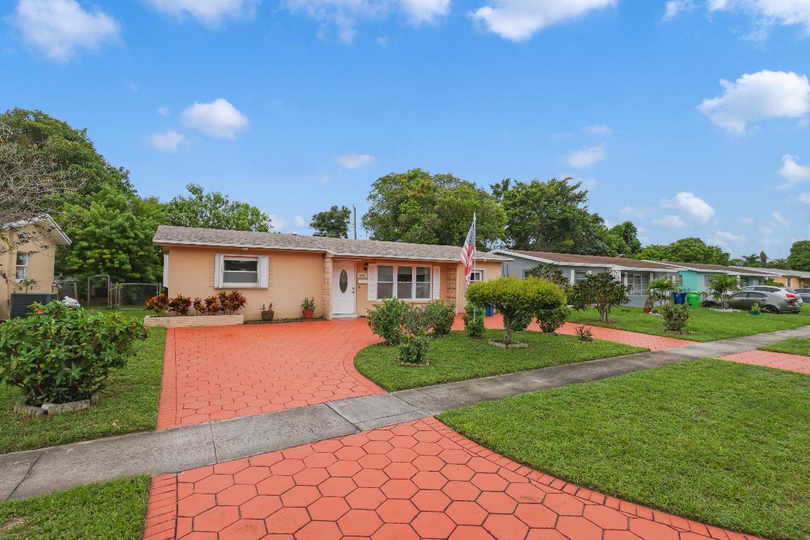 FOURTH ADD TO SUNRISE GOLF - Residential