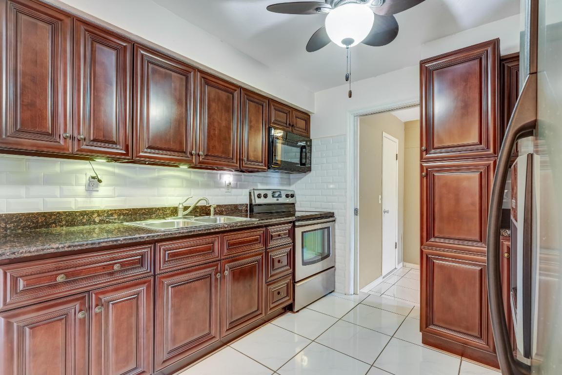 FOURTH ADD TO SUNRISE GOLF - Residential