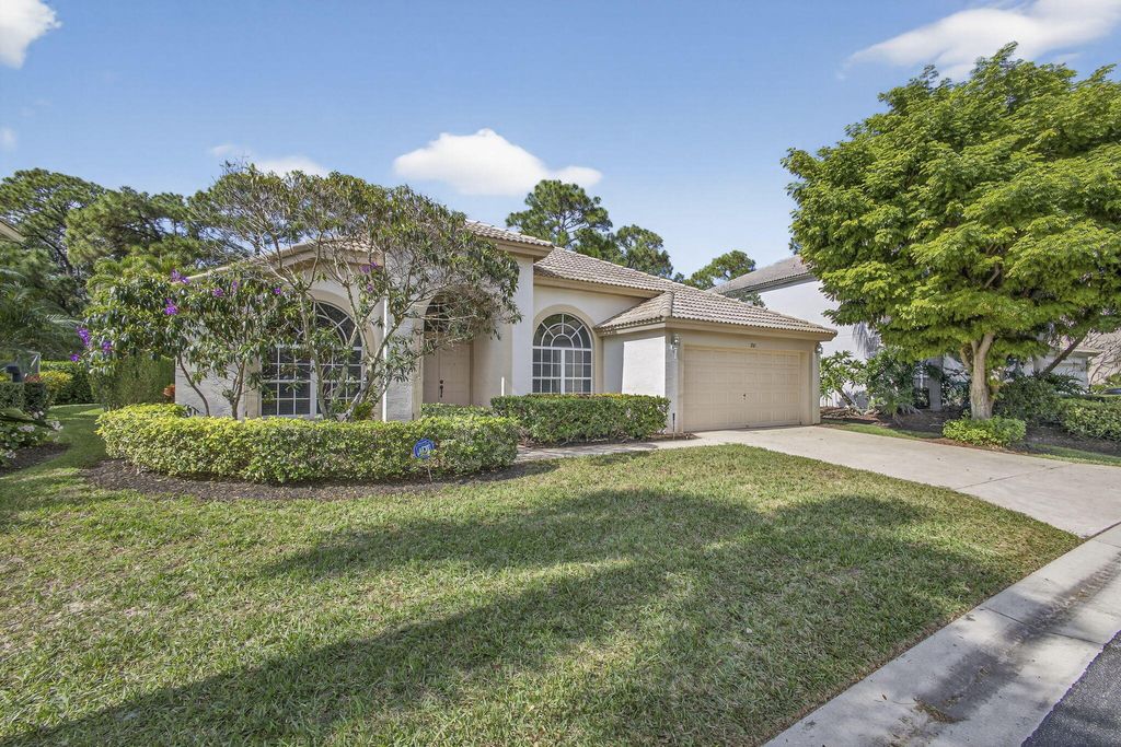 Photo of 205 Bent Tree Drive, Palm Beach Gardens, FL 33418 (MLS # R11160441)