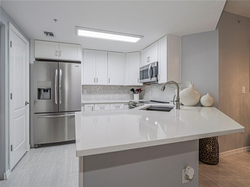 FAIRWAYS CONDO - Residential Lease