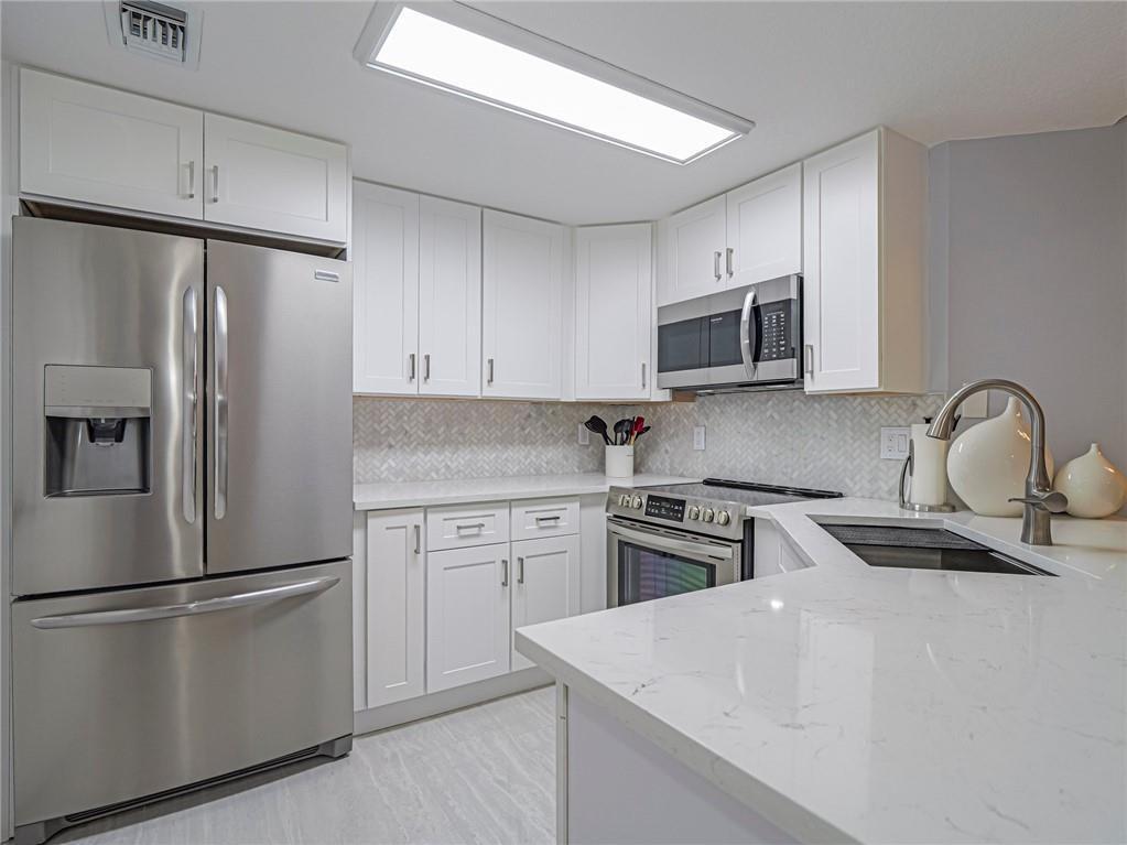 FAIRWAYS CONDO - Residential Lease