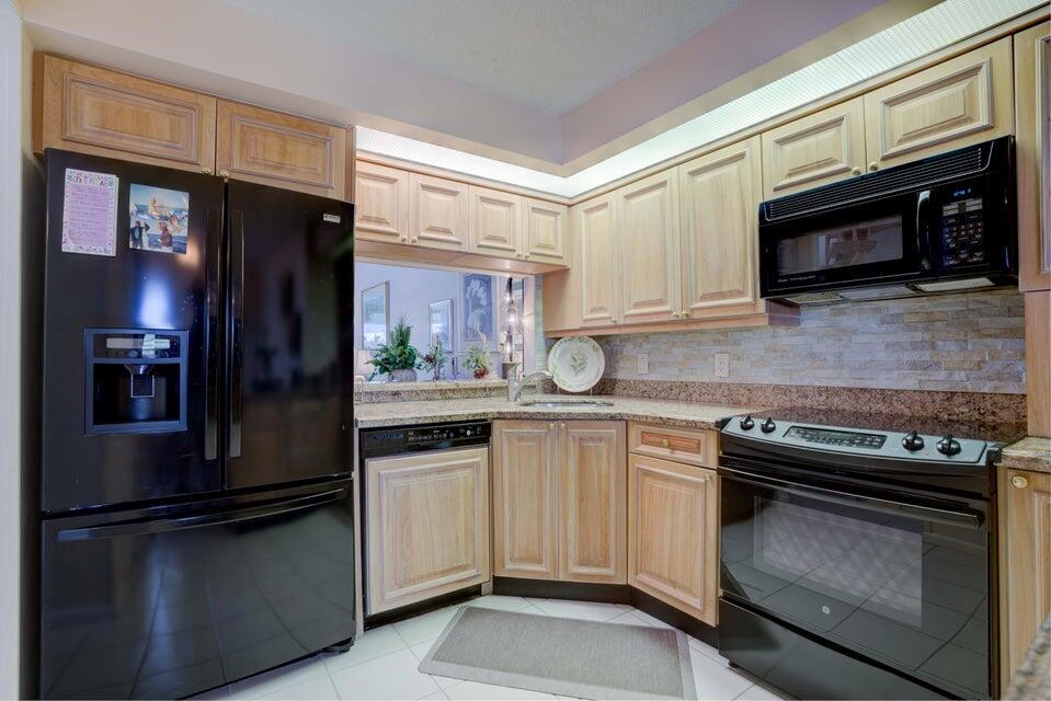 BAY COLONY CONDO - Residential Lease