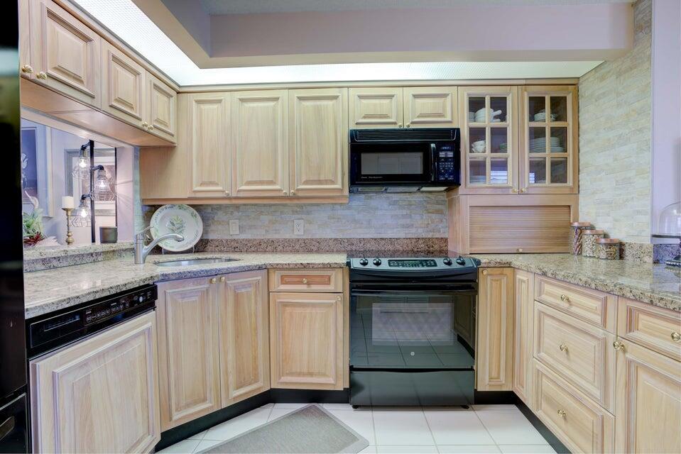 BAY COLONY CONDO - Residential Lease