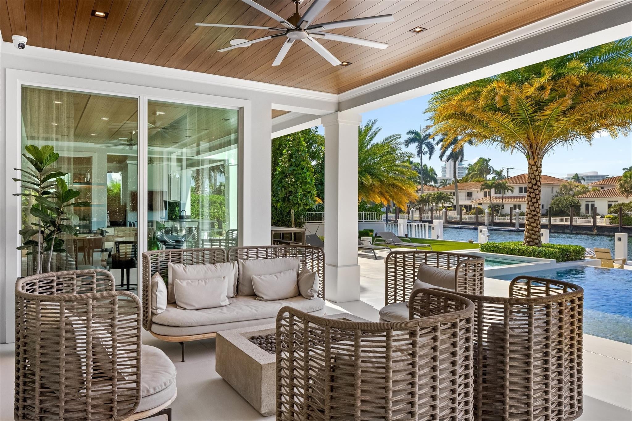 Nestled on one of Fort Lauderdales most desired streets, with only 17 – image 75